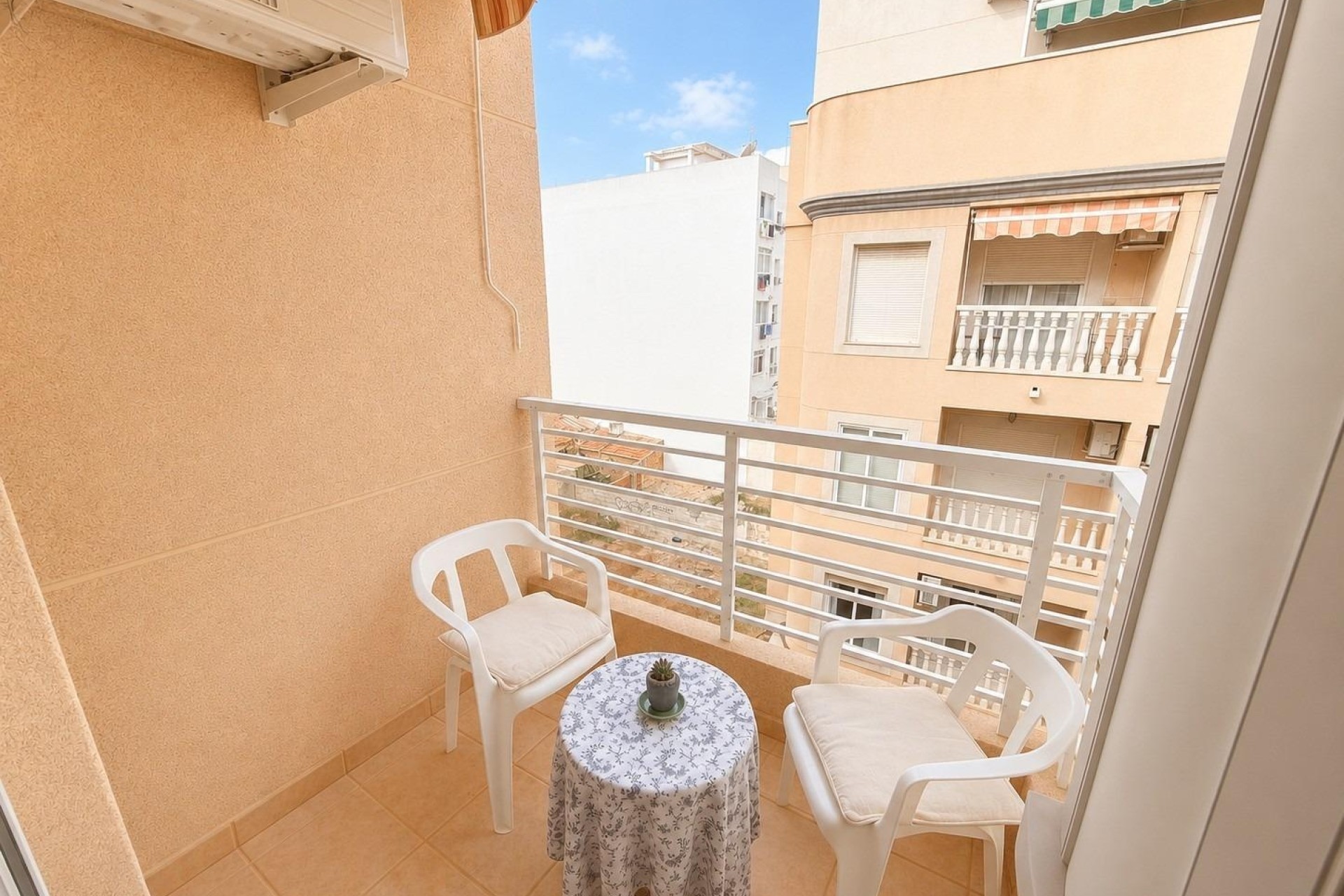 Sprzedaż - Apartament / Mieszkanie -
Torrevieja