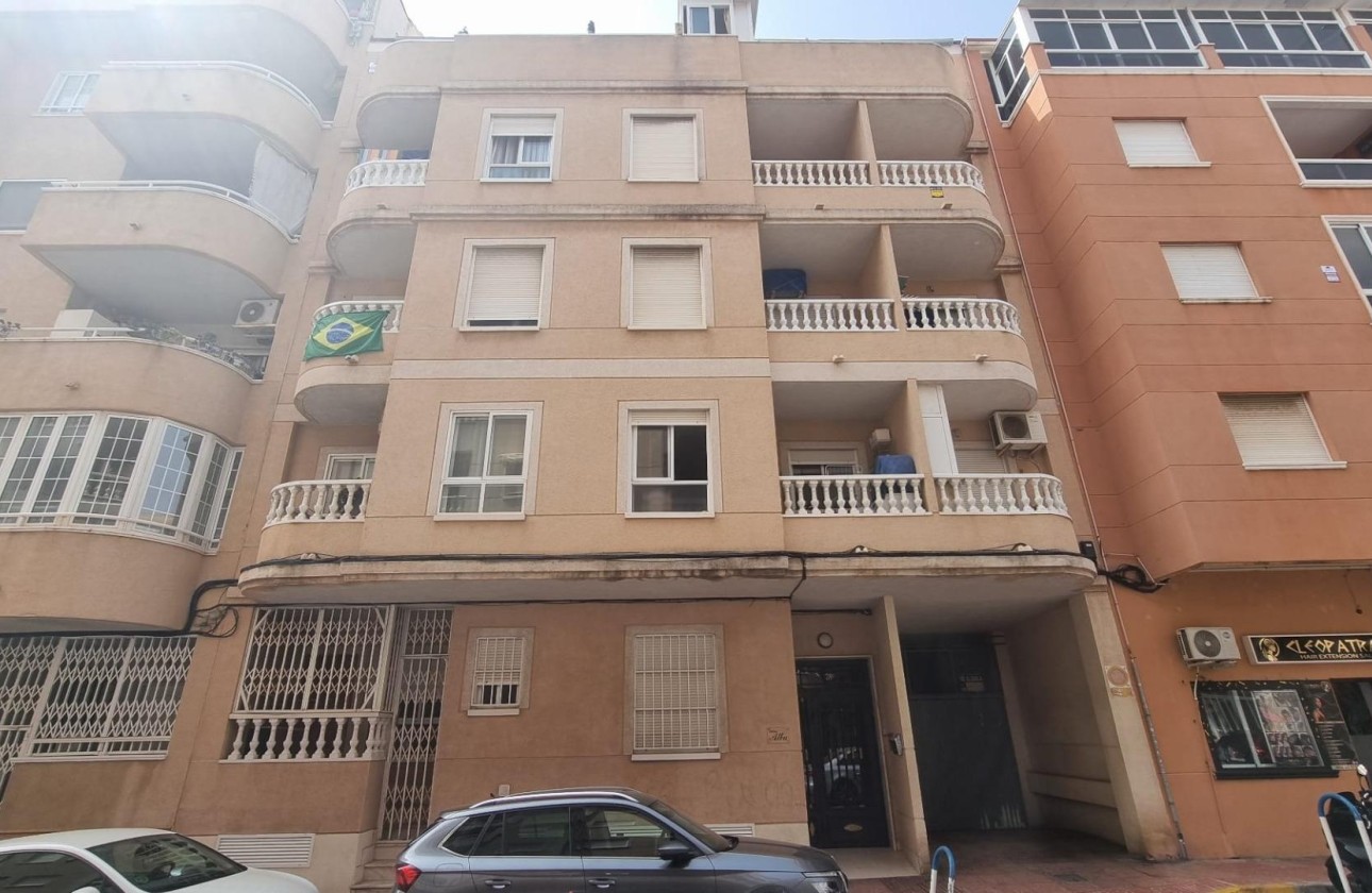 Sprzedaż - Apartament / Mieszkanie -
Torrevieja