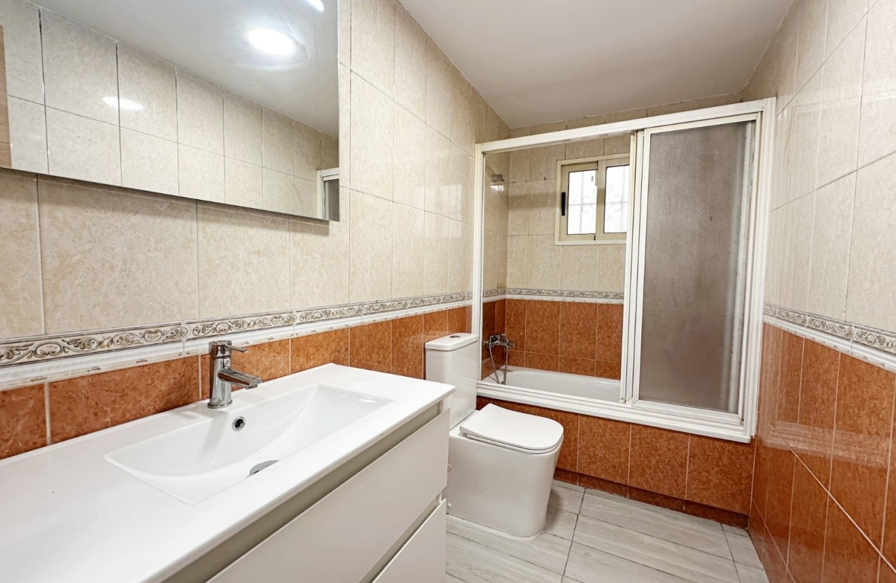 Sprzedaż - Apartament / Mieszkanie -
Torrevieja