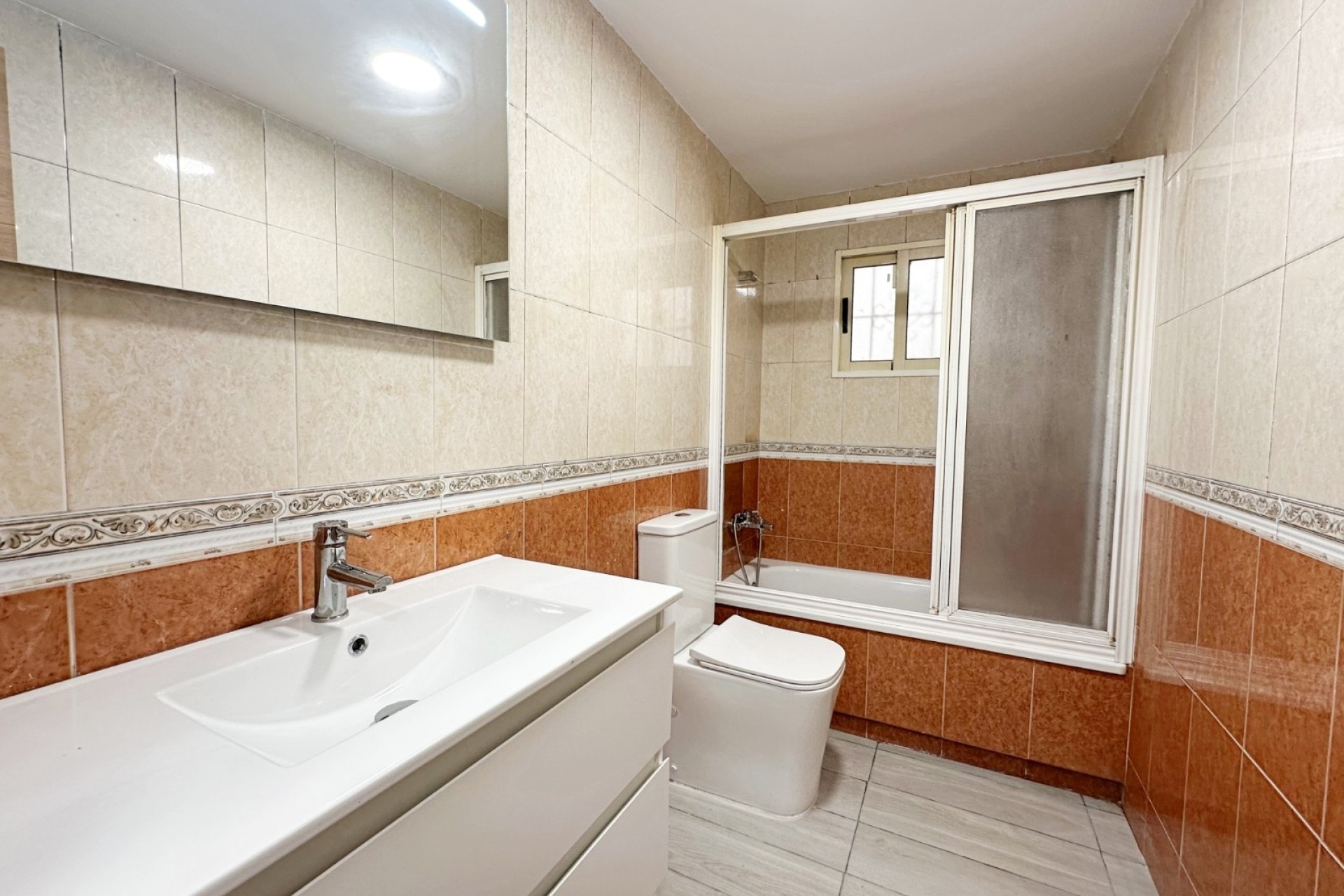 Sprzedaż - Apartament / Mieszkanie -
Torrevieja