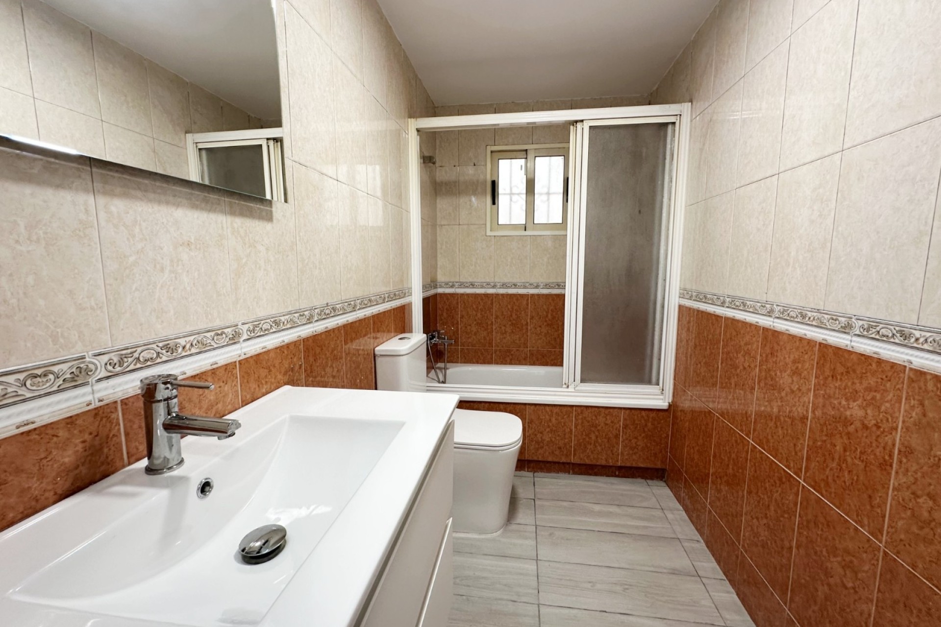 Sprzedaż - Apartament / Mieszkanie -
Torrevieja