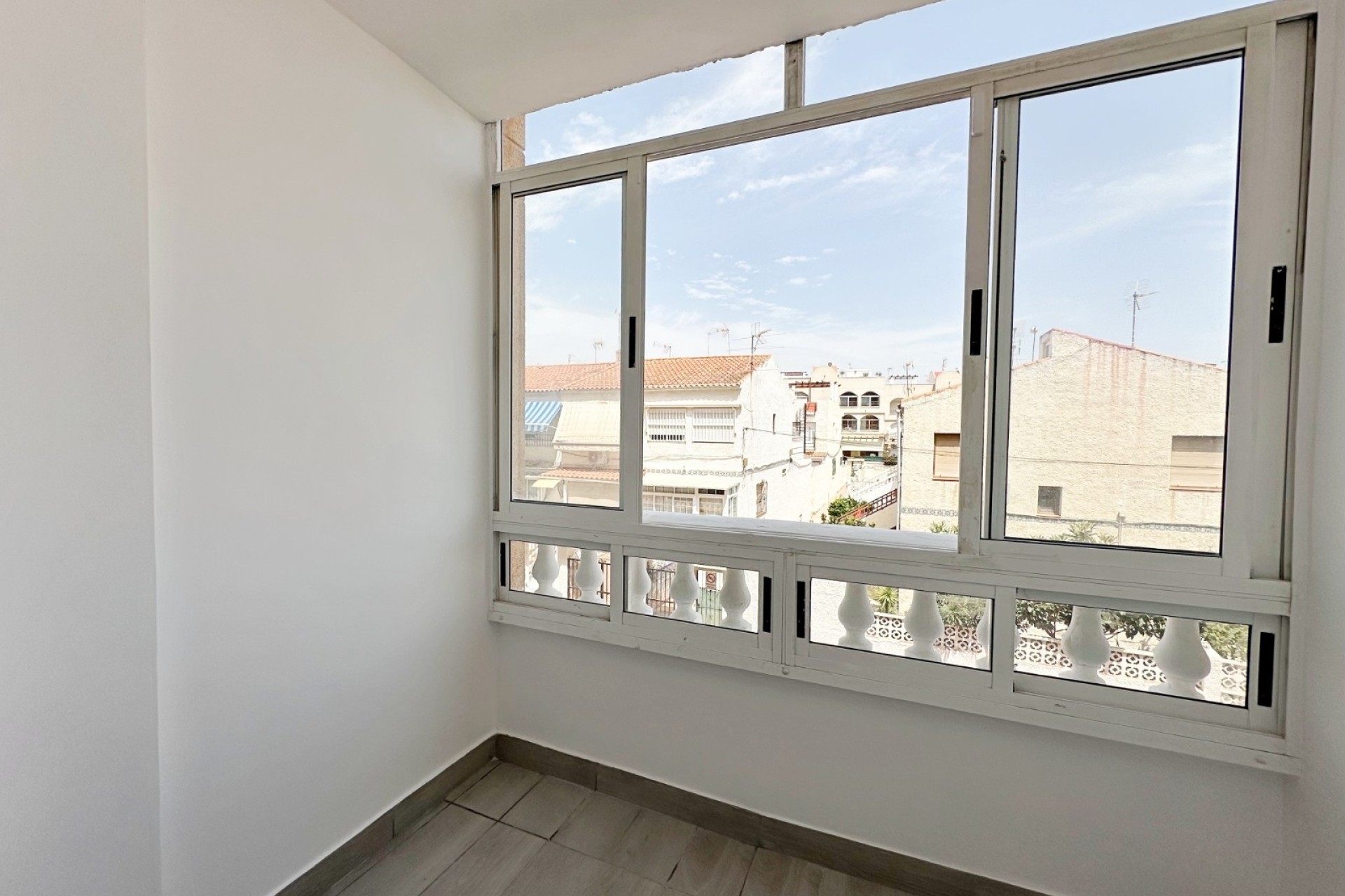 Sprzedaż - Apartament / Mieszkanie -
Torrevieja