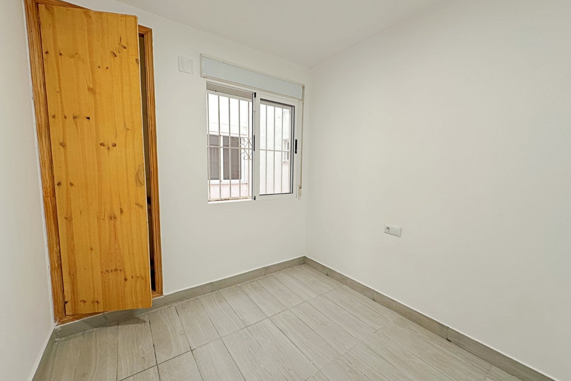 Sprzedaż - Apartament / Mieszkanie -
Torrevieja
