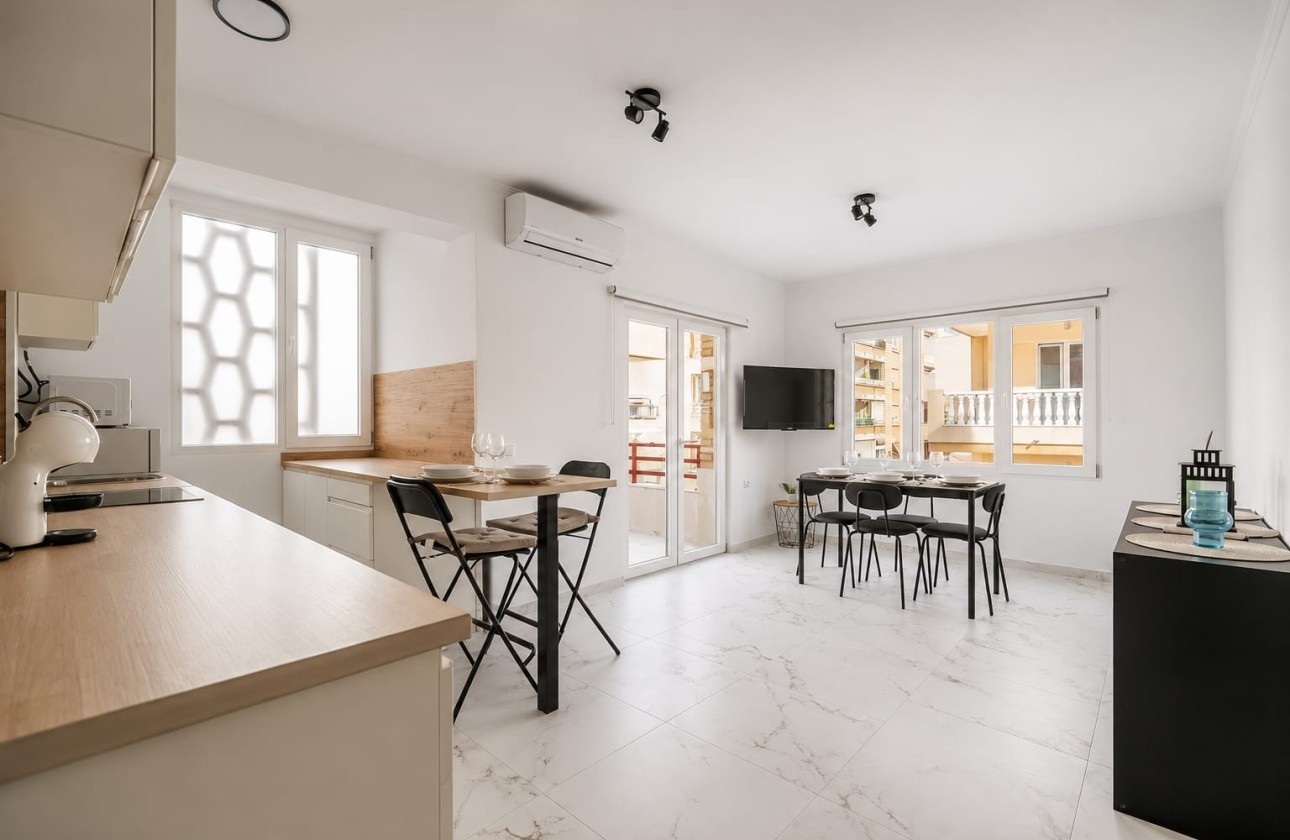Sprzedaż - Apartament / Mieszkanie -
Torrevieja