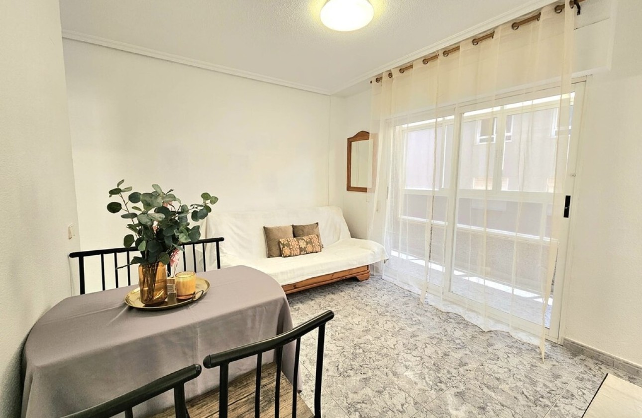 Sprzedaż - Apartament / Mieszkanie -
Torrevieja