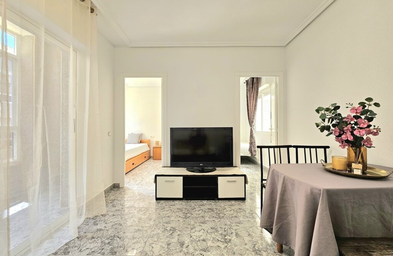 Sprzedaż - Apartament / Mieszkanie -
Torrevieja