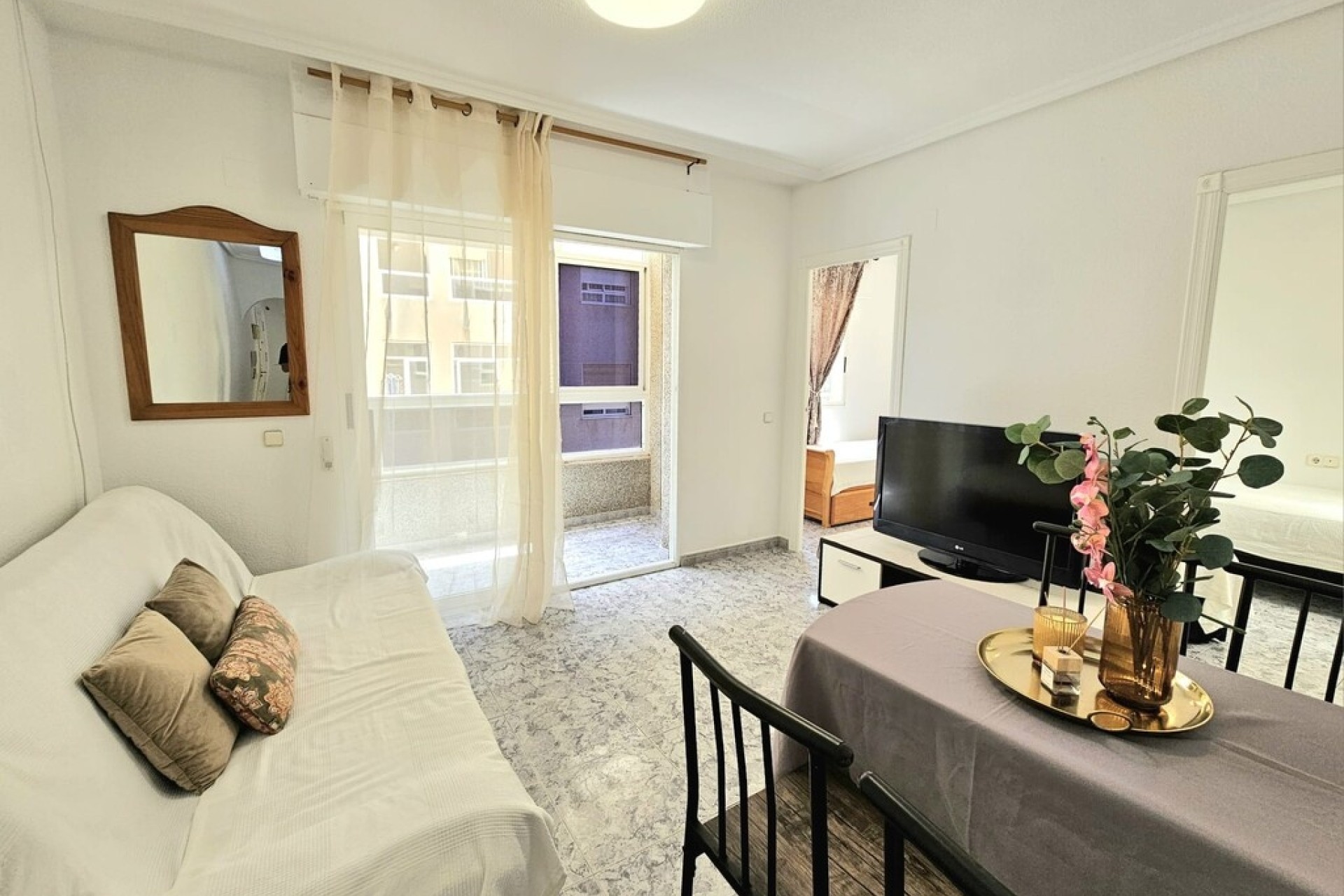 Sprzedaż - Apartament / Mieszkanie -
Torrevieja