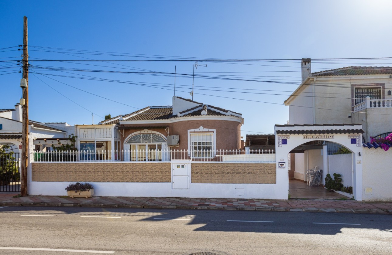 Sprzedaż - Detached Villa -
Torrevieja - Urbanización San Luis