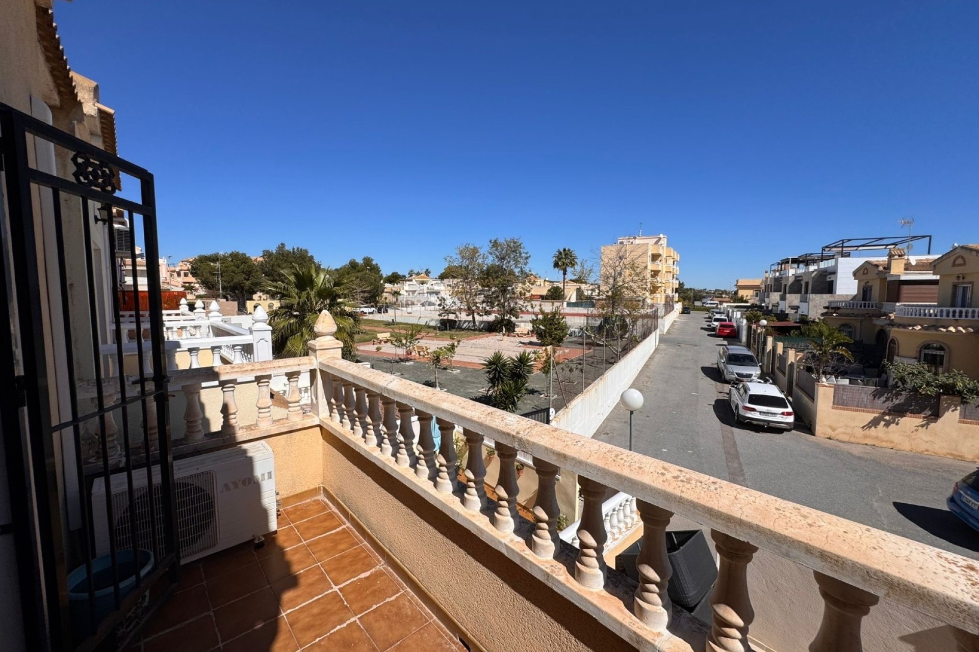 Sprzedaż - Dom miejski -
Campoamor - Costa Blanca