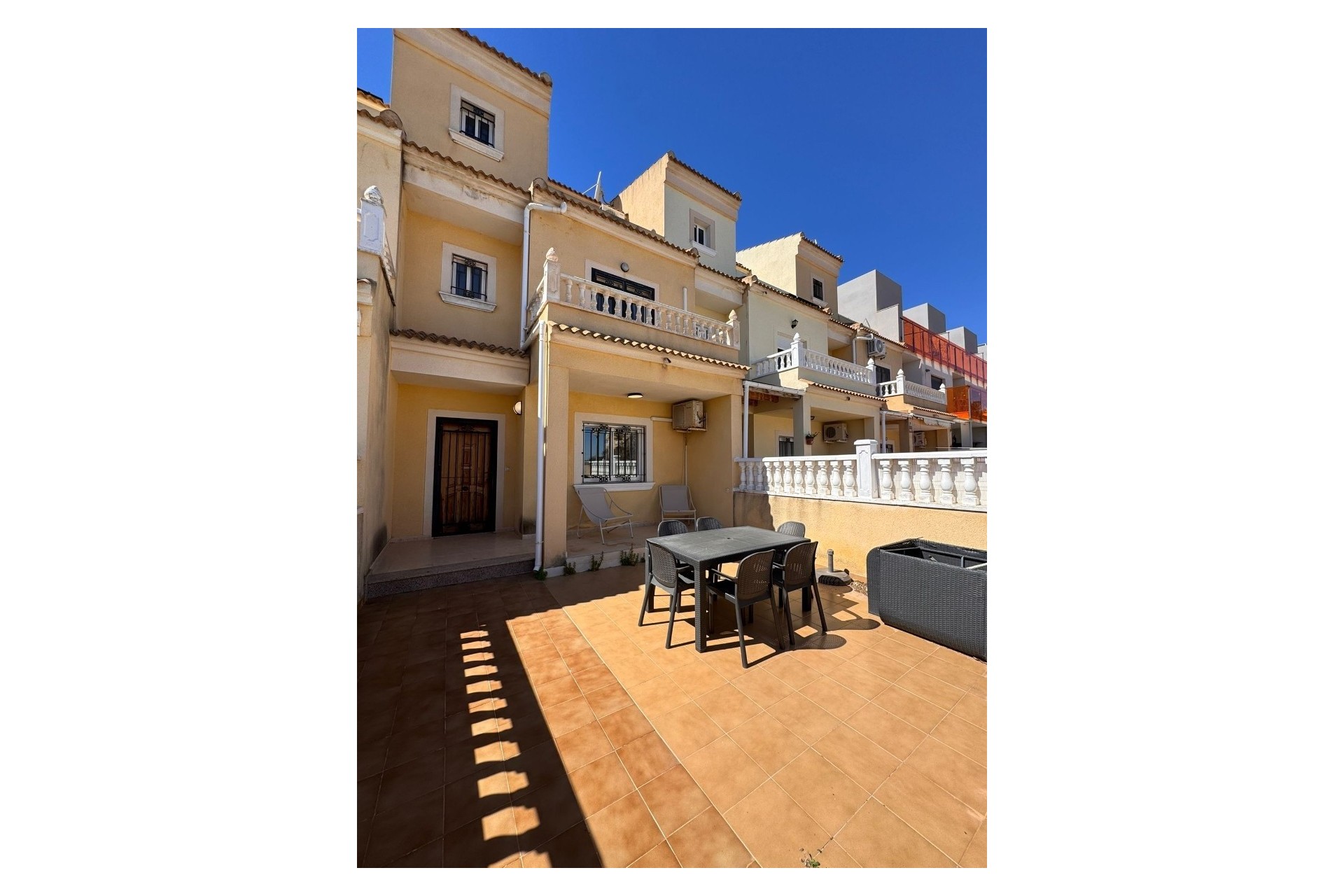 Sprzedaż - Dom miejski -
Campoamor - Costa Blanca