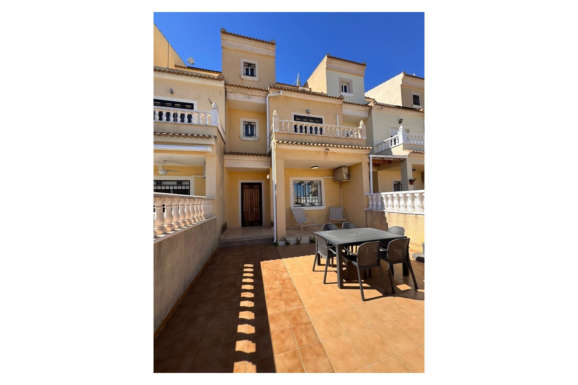 Sprzedaż - Dom miejski -
Campoamor - Costa Blanca