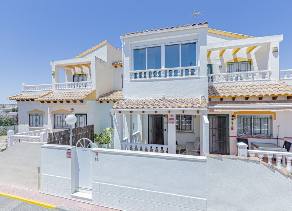 Sprzedaż - Dom miejski -
Los Altos