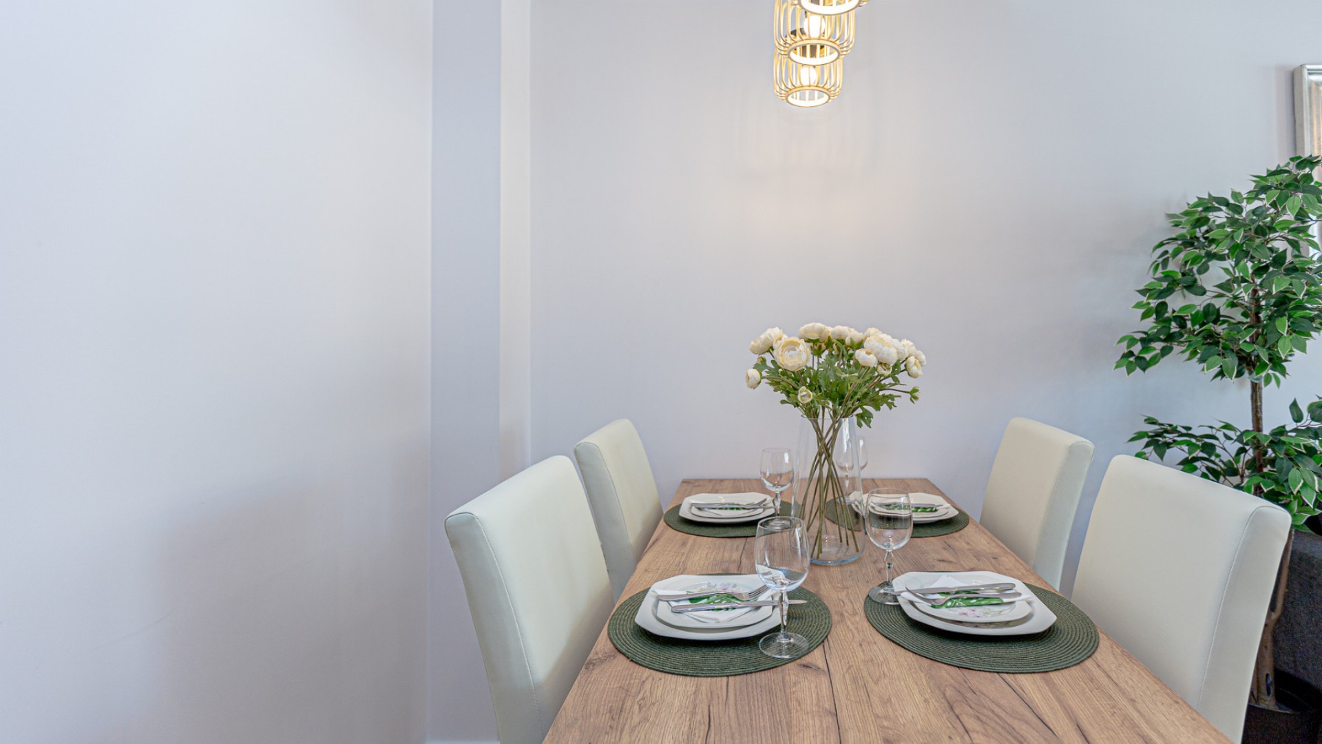 Sprzedaż - Dom miejski -
Los Altos