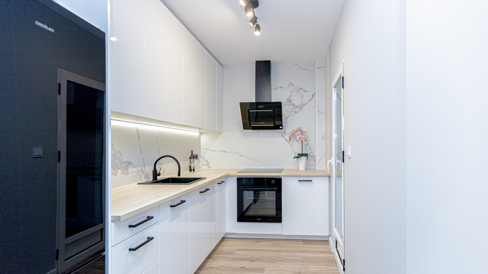 Sprzedaż - Dom miejski -
Los Altos