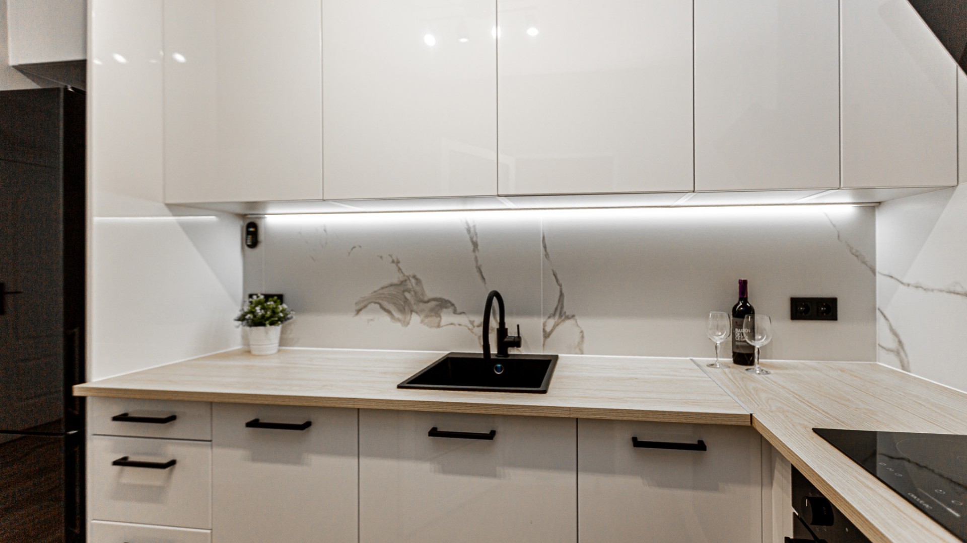 Sprzedaż - Dom miejski -
Los Altos