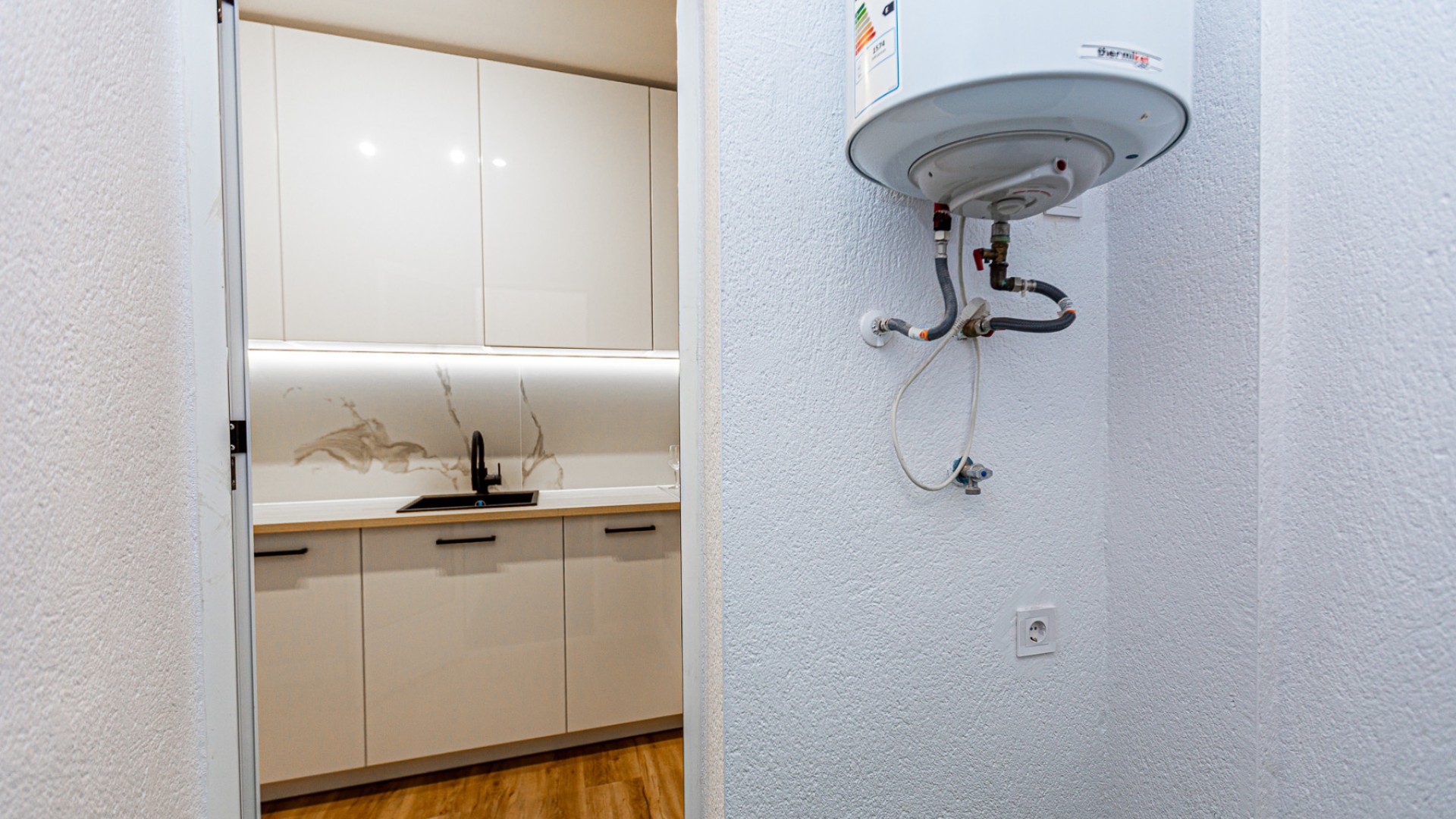 Sprzedaż - Dom miejski -
Los Altos