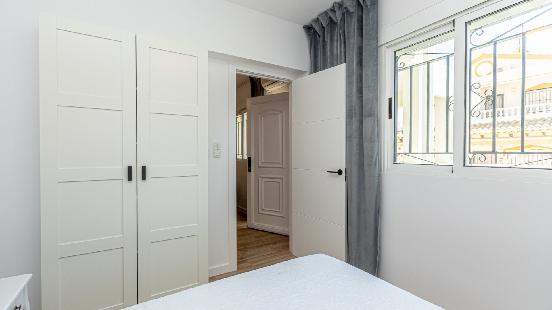 Sprzedaż - Dom miejski -
Los Altos