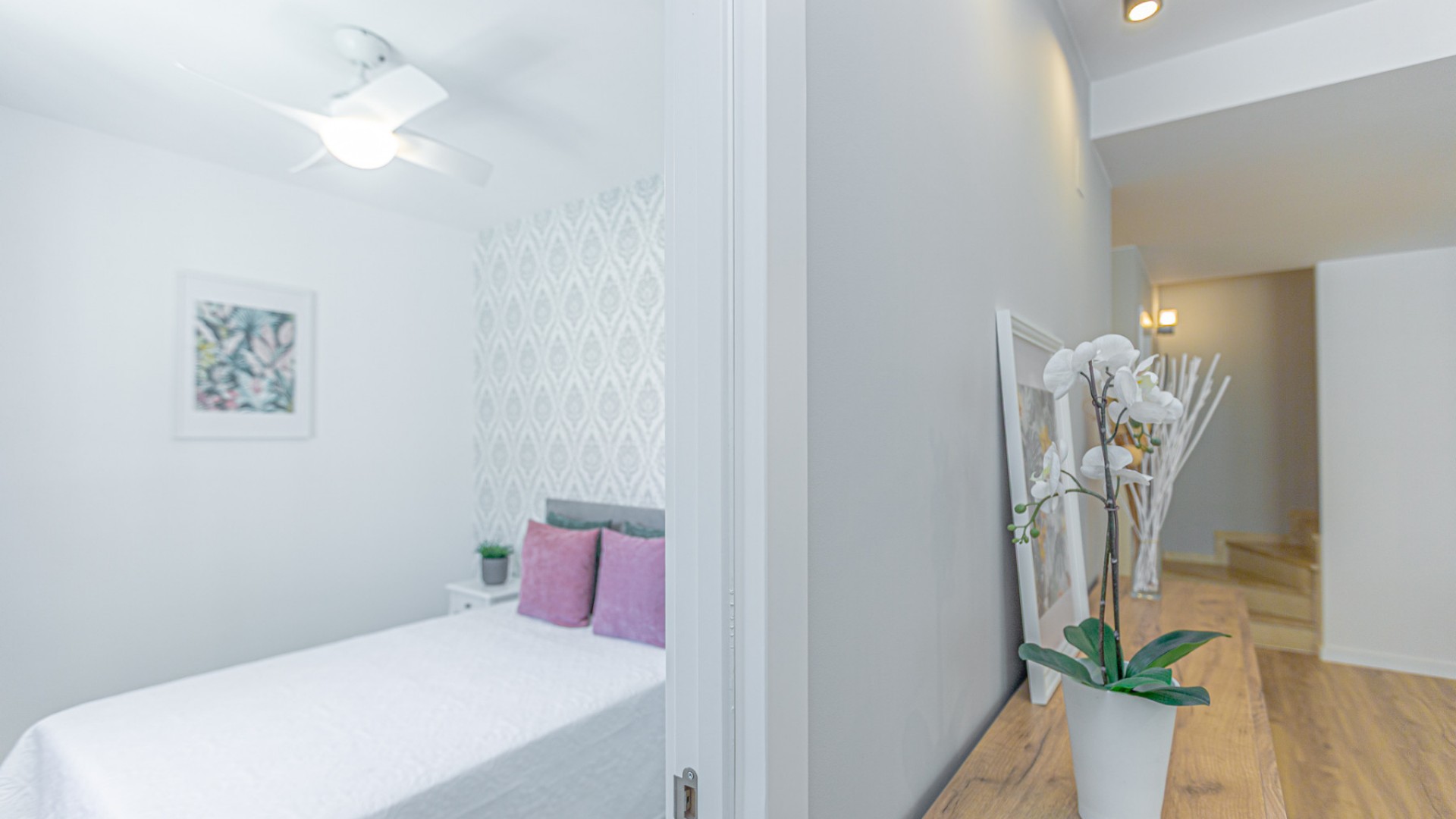 Sprzedaż - Dom miejski -
Los Altos