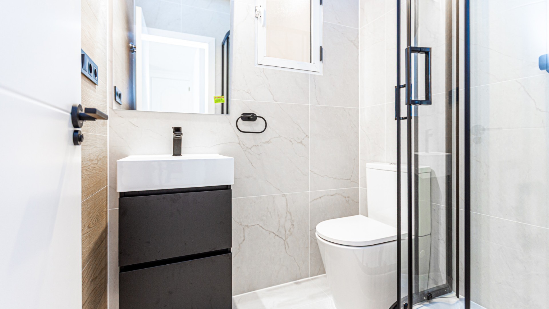 Sprzedaż - Dom miejski -
Los Altos