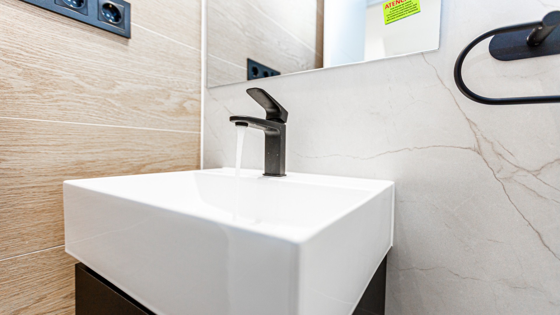 Sprzedaż - Dom miejski -
Los Altos