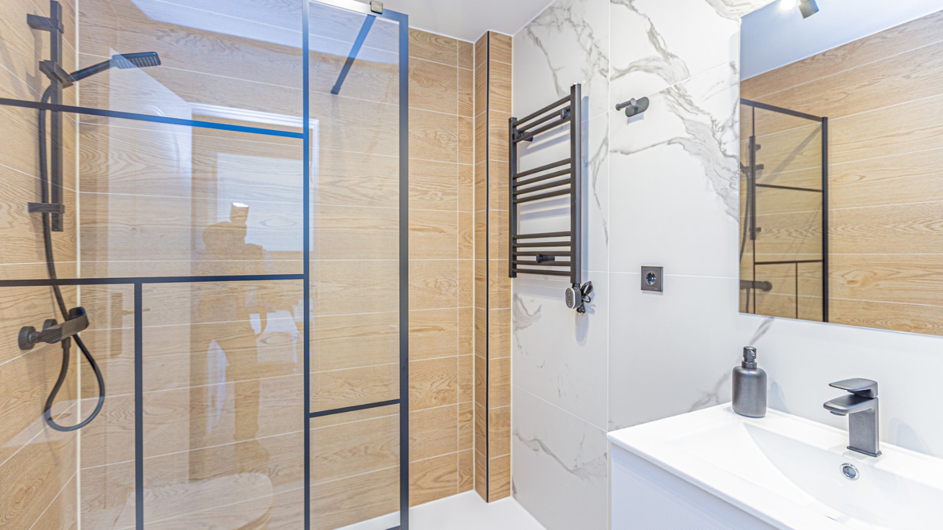 Sprzedaż - Dom miejski -
Los Altos