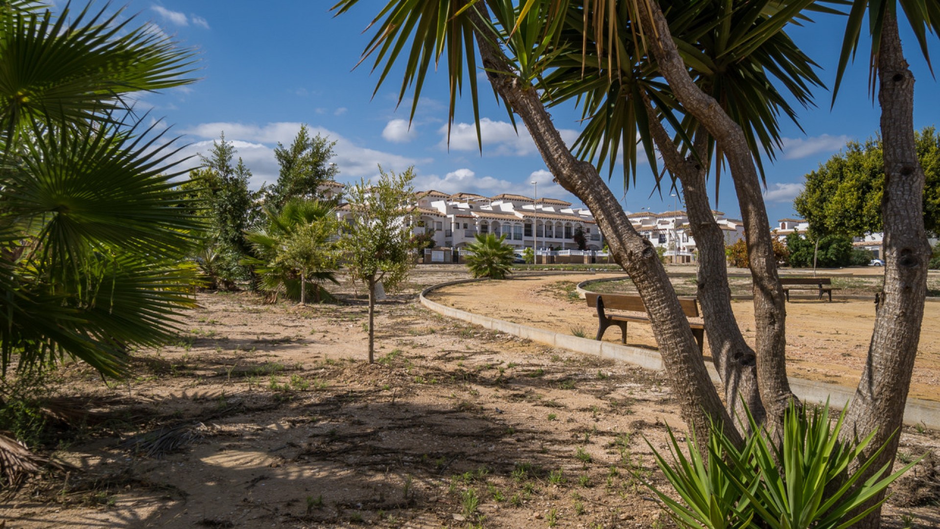 Sprzedaż - Dom miejski -
Los Altos