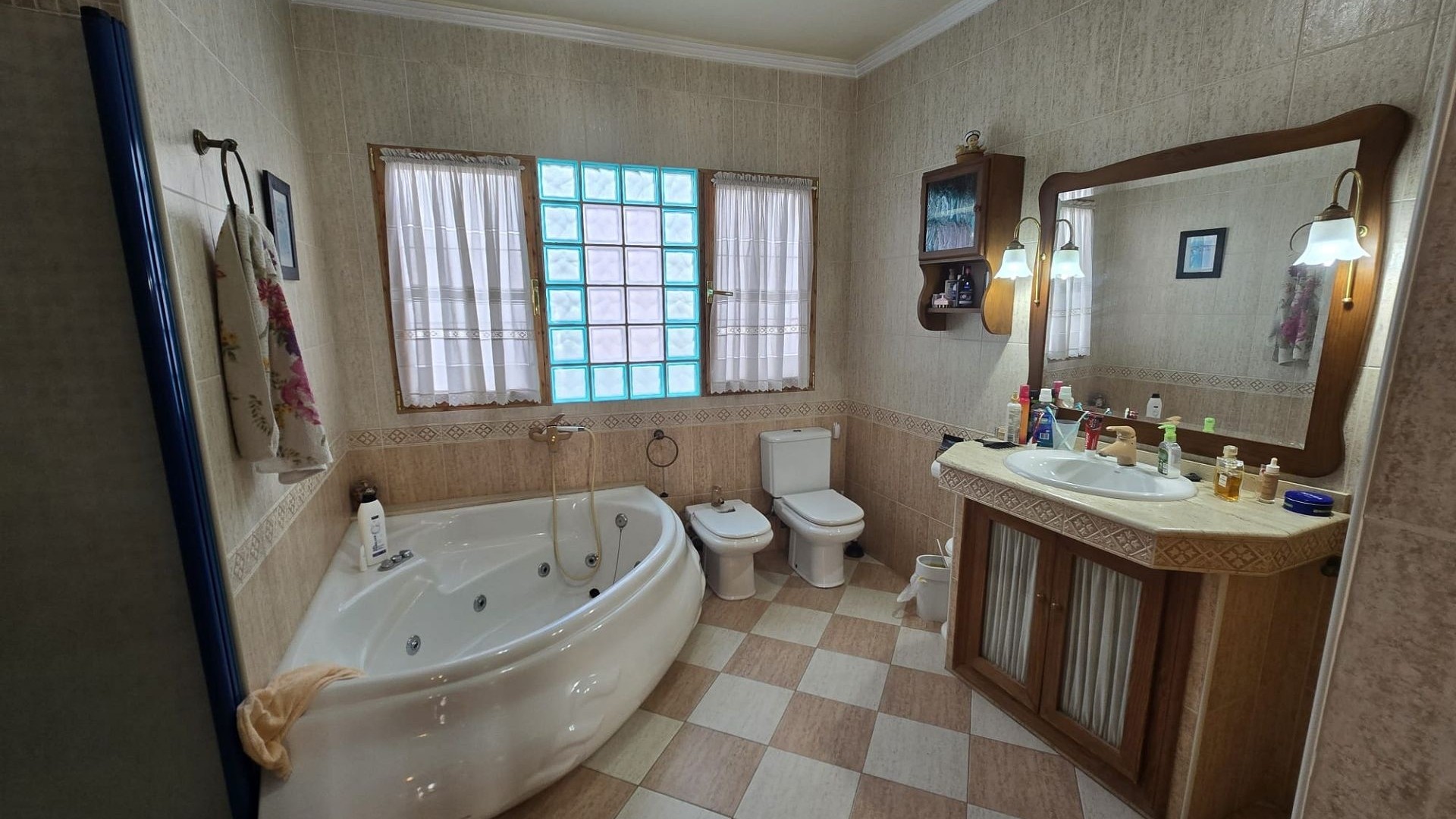 Sprzedaż - Dom miejski -
SAX