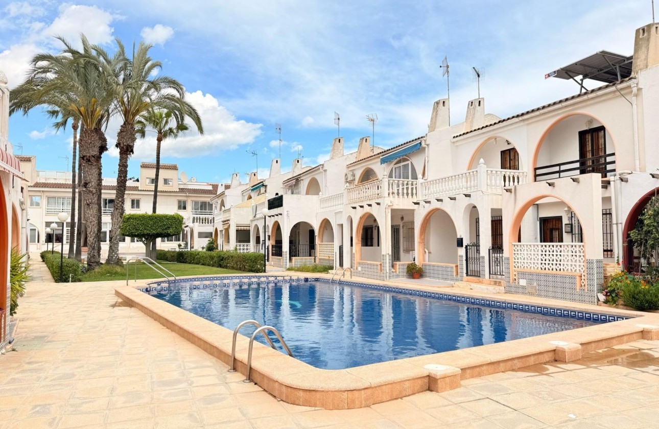 Sprzedaż - Dom miejski -
Torrevieja - El chaparral