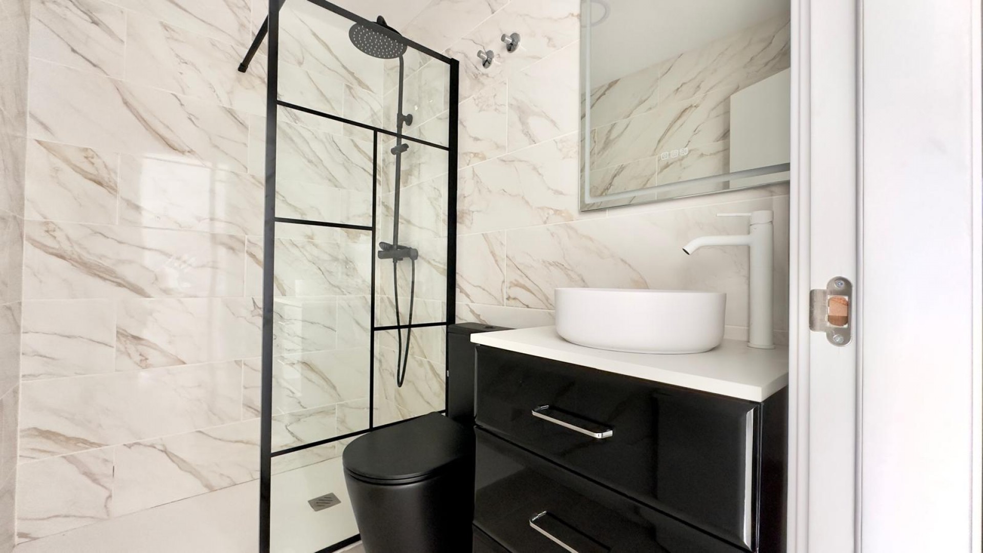 Sprzedaż - Dom miejski -
Torrevieja - La Mata