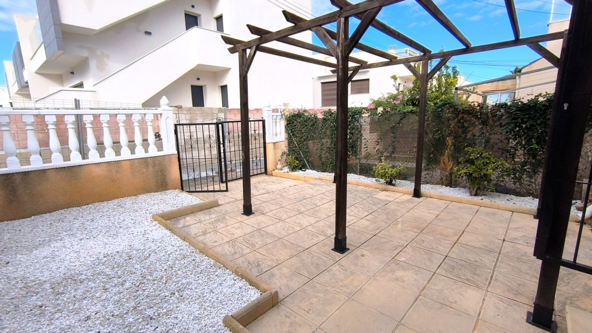 Sprzedaż - Dom miejski -
Torrevieja - Lago jardin