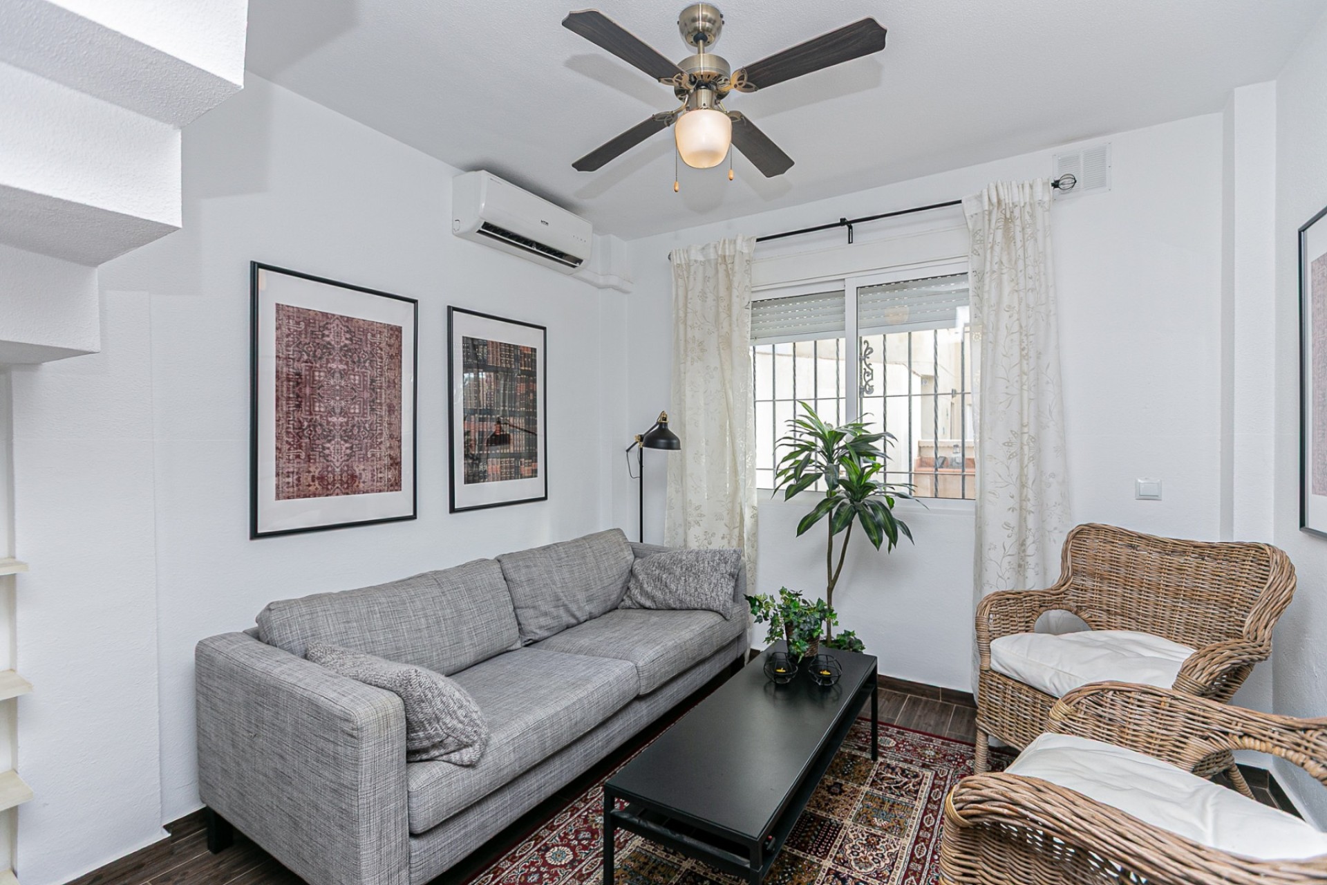 Sprzedaż - Dom miejski -
Torrevieja - Torretas