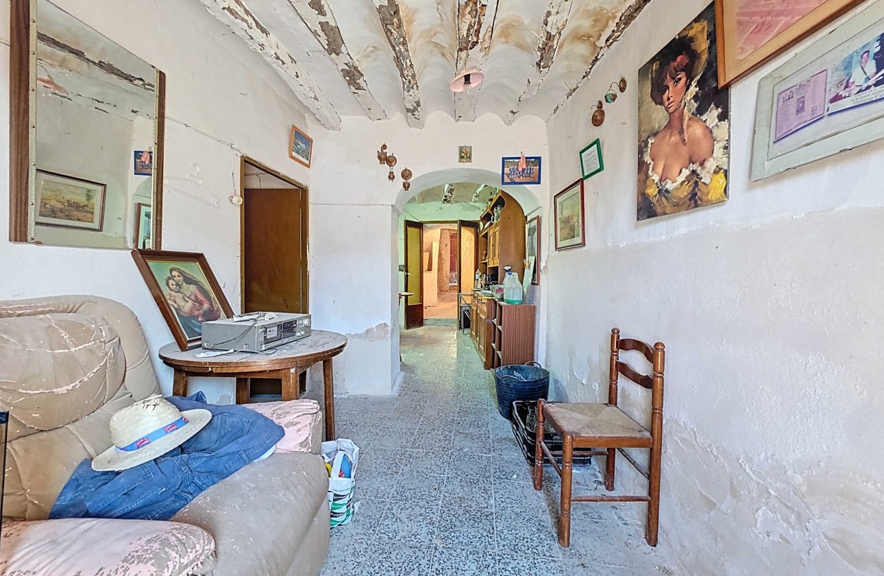 Sprzedaż - Dwór -
Torre Del Rico