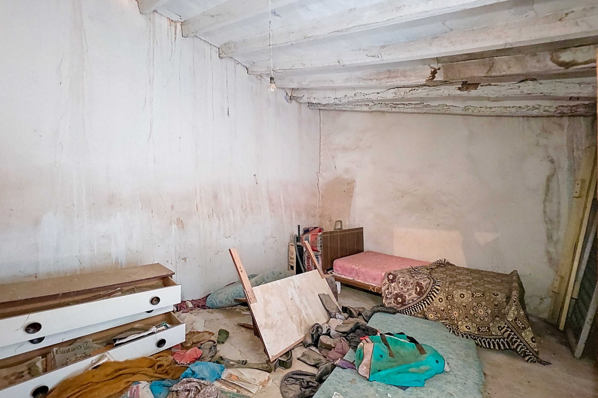 Sprzedaż - Dwór -
Torre Del Rico