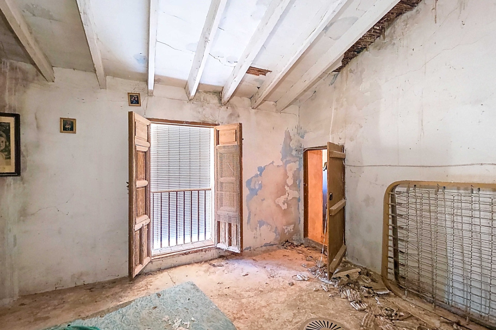 Sprzedaż - Dwór -
Torre Del Rico