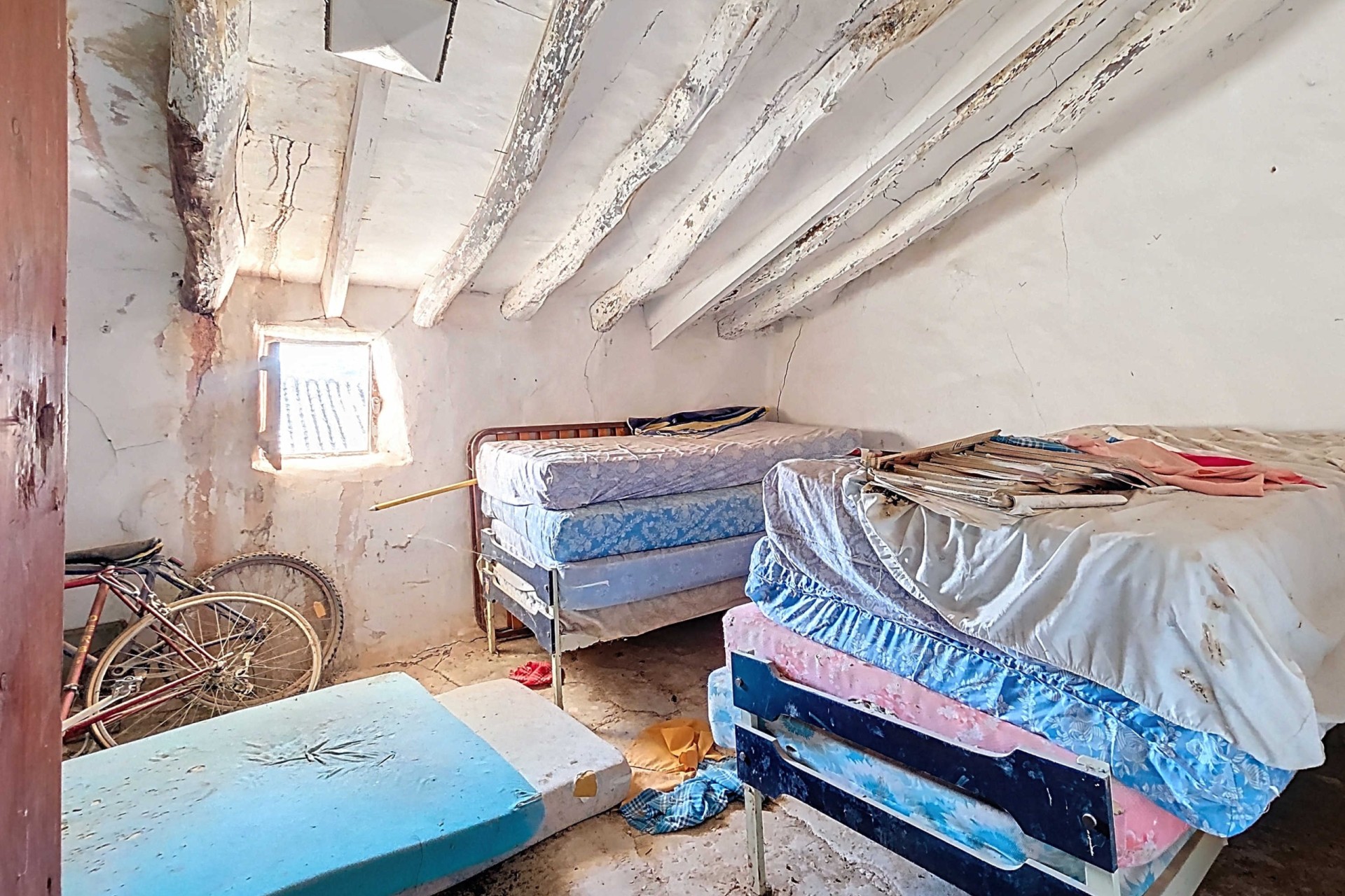 Sprzedaż - Dwór -
Torre Del Rico