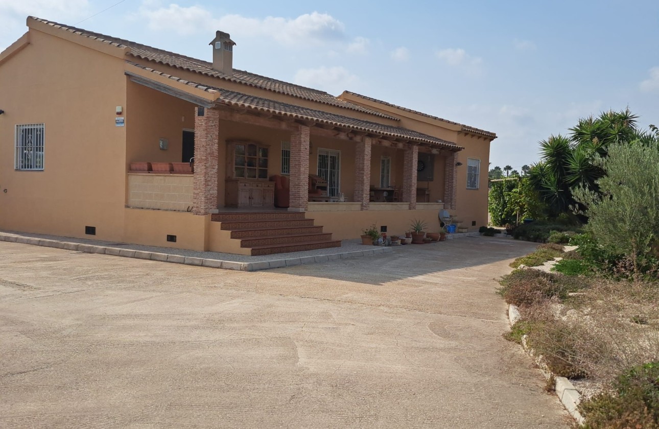 Sprzedaż - Finca / Dom wiejski -
Catral