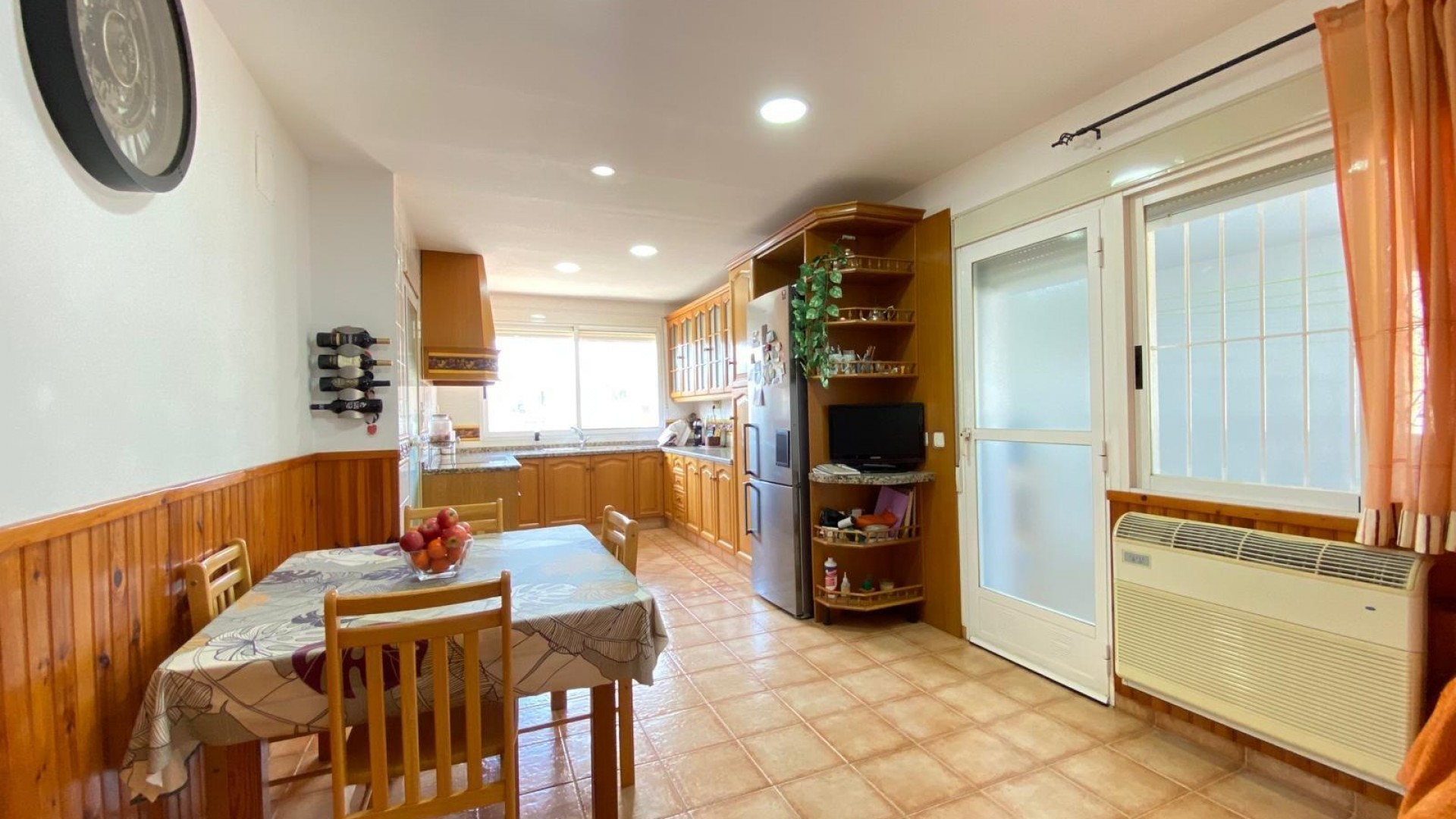 Sprzedaż - Finca nieruchomość wiejska -
Alicante