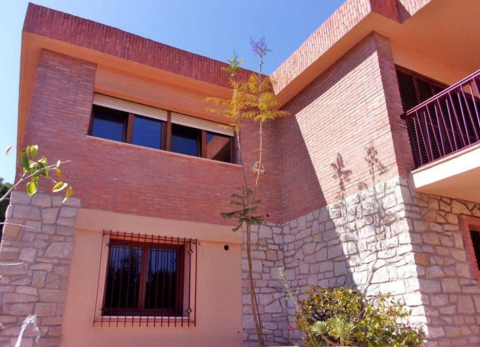 Sprzedaż - Finca nieruchomość wiejska -
Alicante