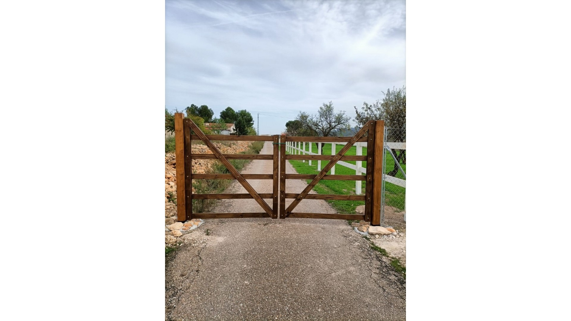 Sprzedaż - Nieruchomość jeździecka -
Monóvar