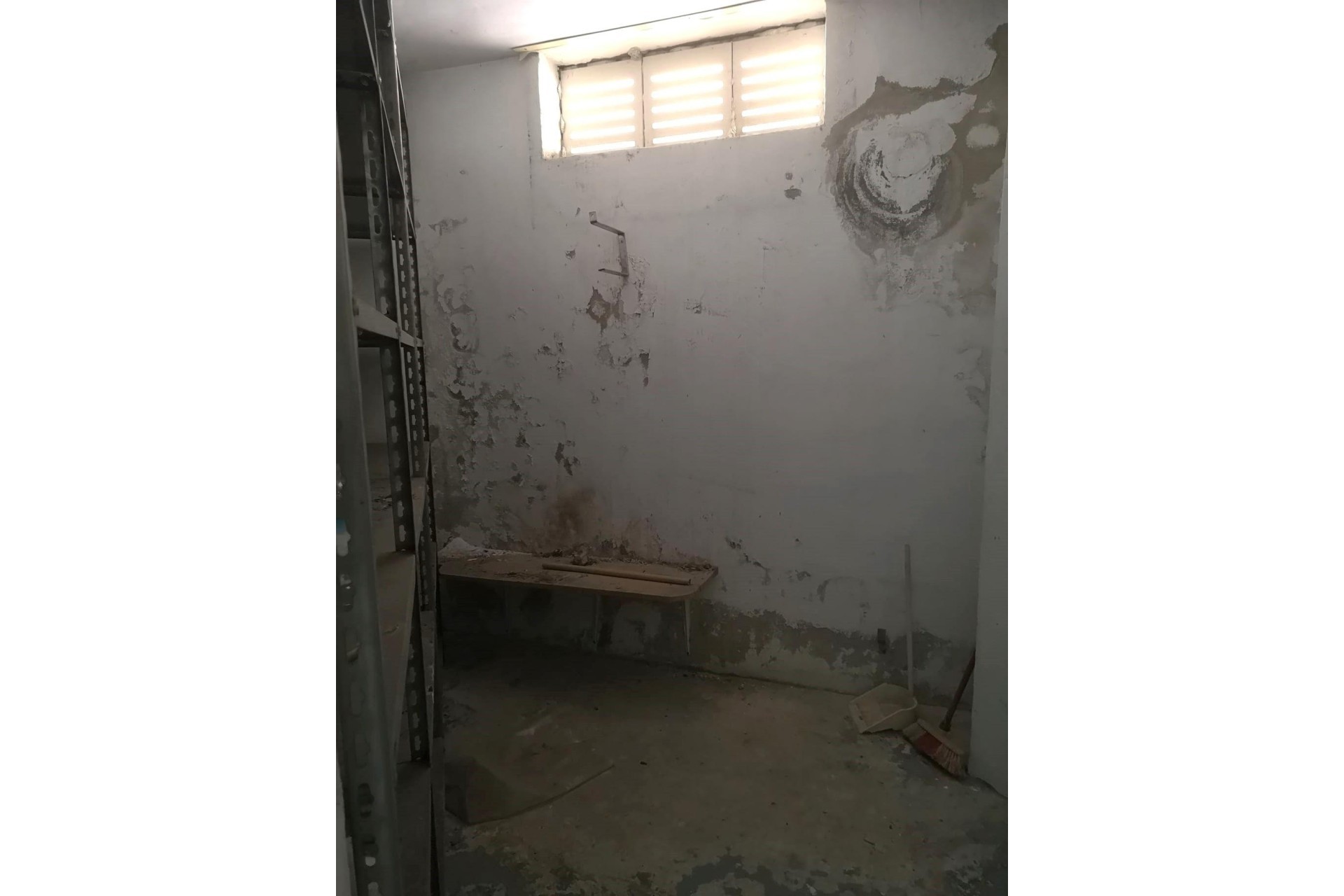 Sprzedaż - Pomieszczenie magazynowe -
Torrevieja - Estacion de autobuses