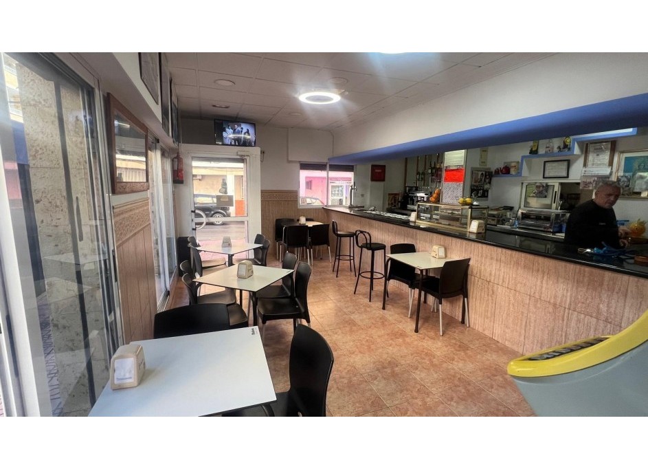 Sprzedaż - Reklama w telewizji -
Torrevieja - Estacion de autobuses