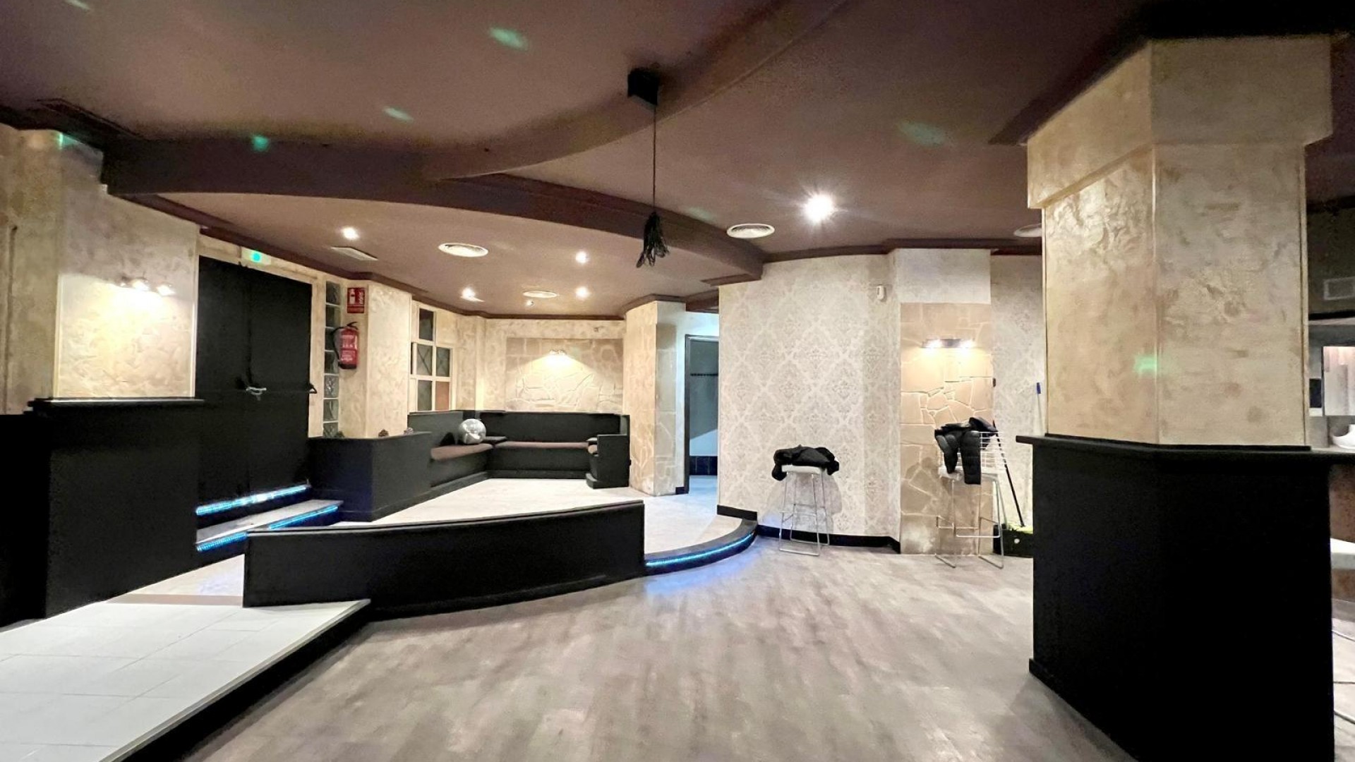 Sprzedaż - Reklama w telewizji -
Torrevieja - Playa de los Naufragos