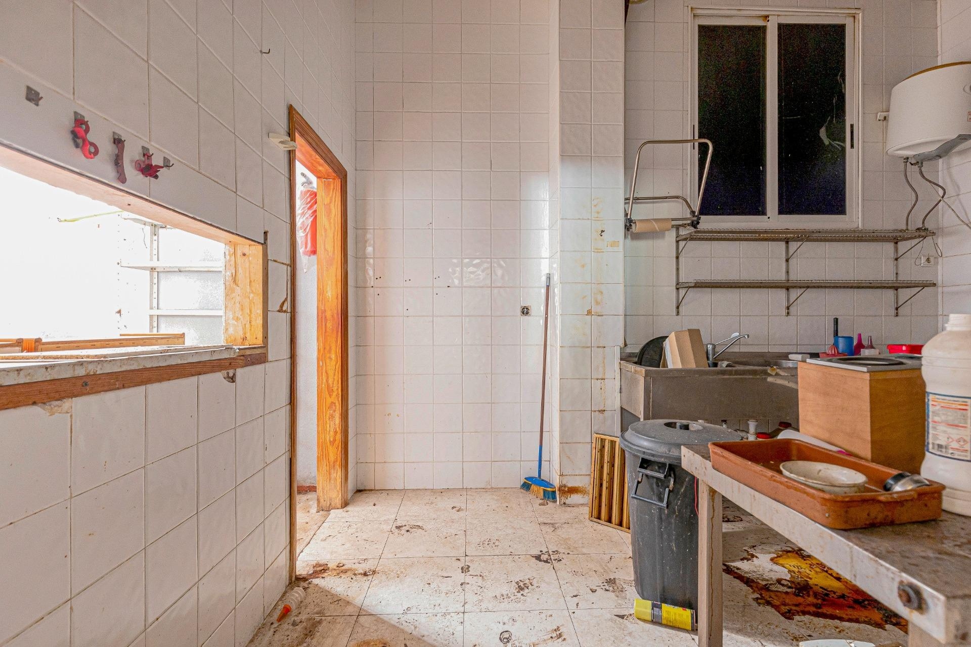 Sprzedaż - Reklama w telewizji -
Torrevieja - Playa del Cura