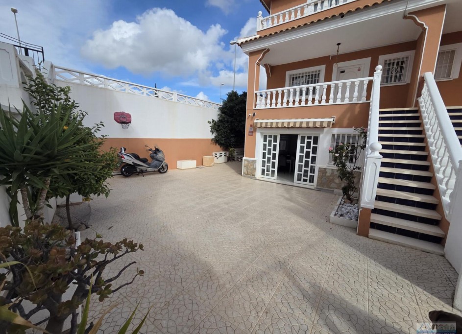 Sprzedaż - Villa -
Torrevieja - CIUDAD QUESADA