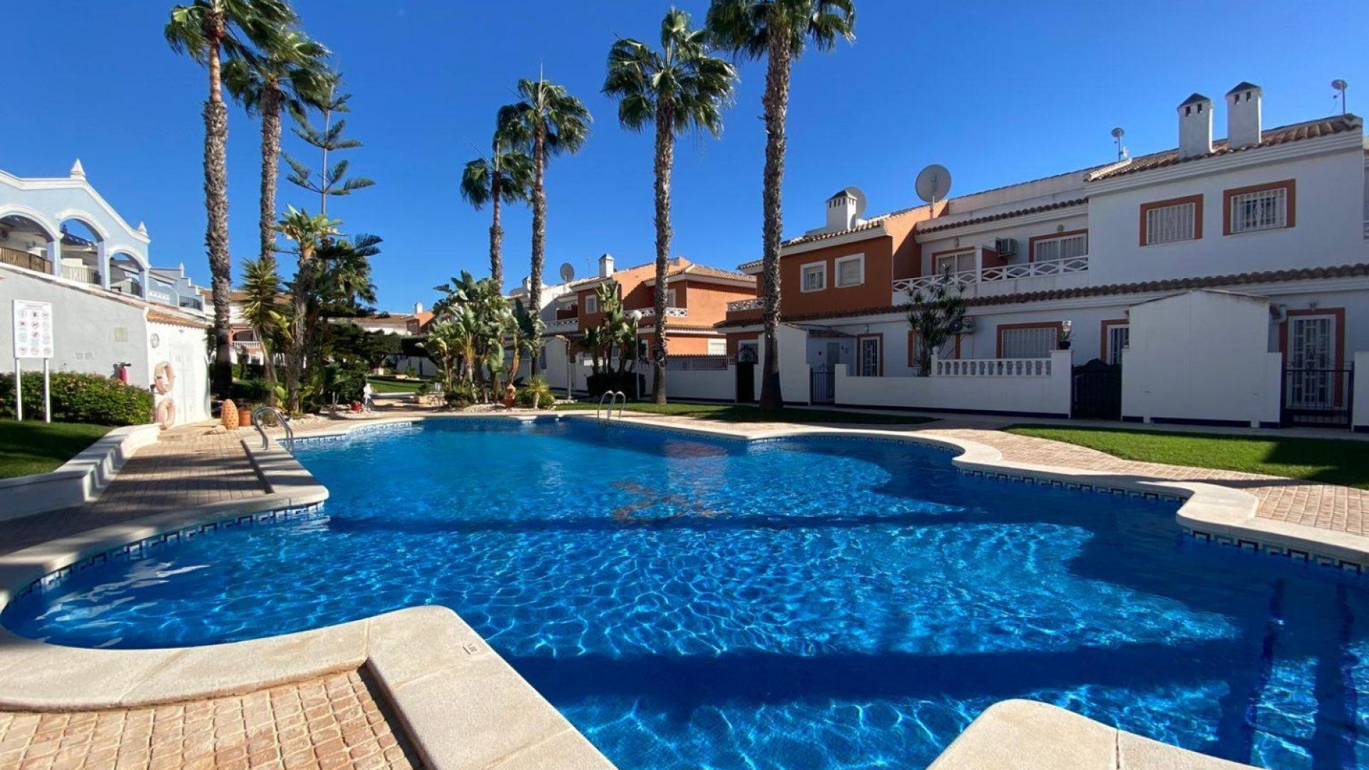 Sprzedaż - Villa -
Torrevieja - CIUDAD QUESADA