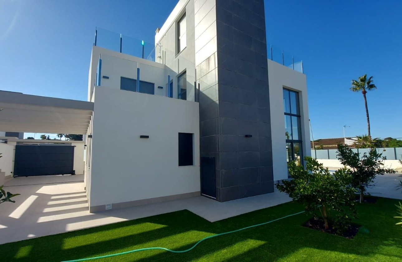 Sprzedaż - Villa -
Torrevieja - Los Balcones