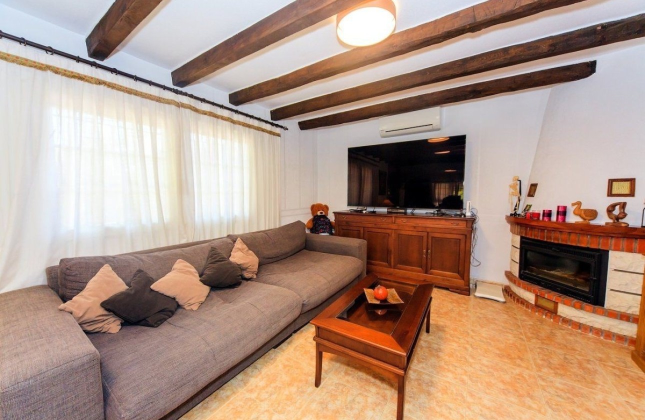 Sprzedaż - Villa -
Torrevieja - Los Balcones