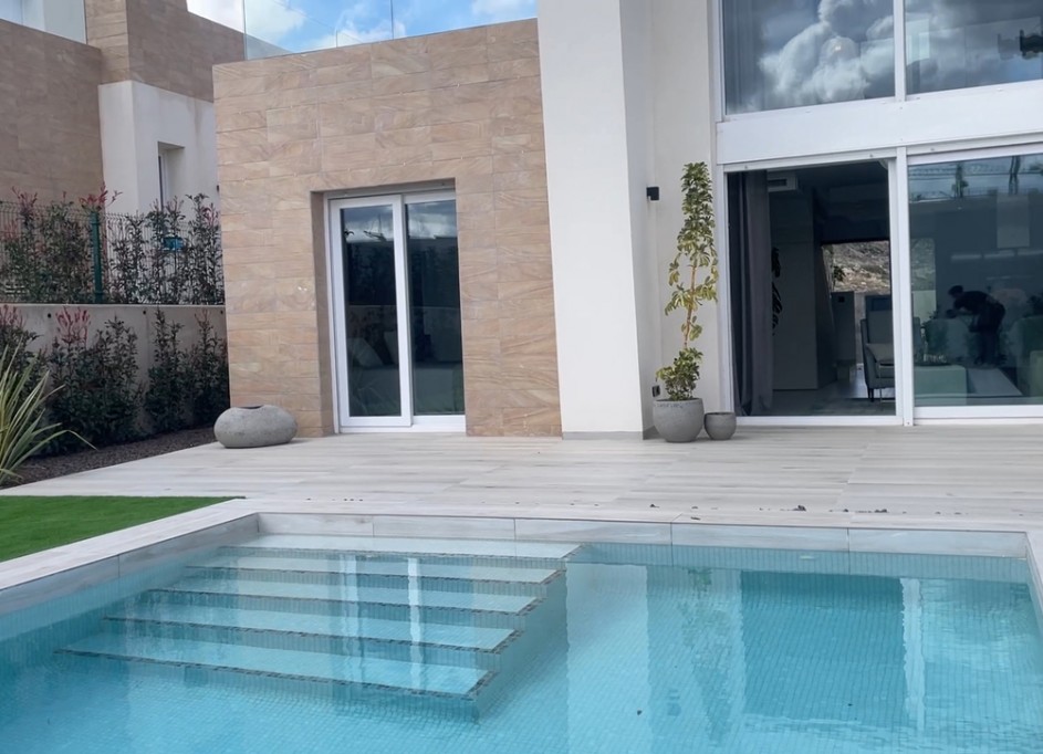 Sprzedaż - Willa w zabudowie bliźniaczej -
Algorfa