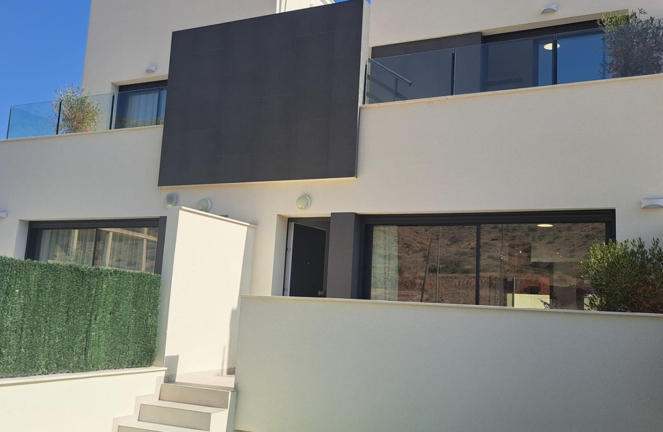 Sprzedaż - Willa w zabudowie bliźniaczej -
Cox