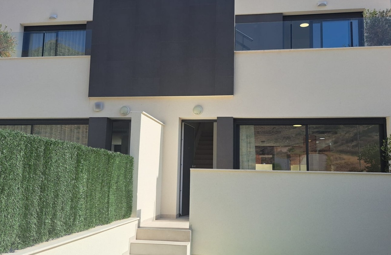 Sprzedaż - Willa w zabudowie bliźniaczej -
Cox